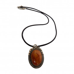 imitation pierre  monté sur cordon ciré noir , cabochon argenté