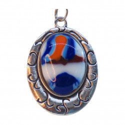 collier en verre fusion . Modele unique . Photo contractuelle